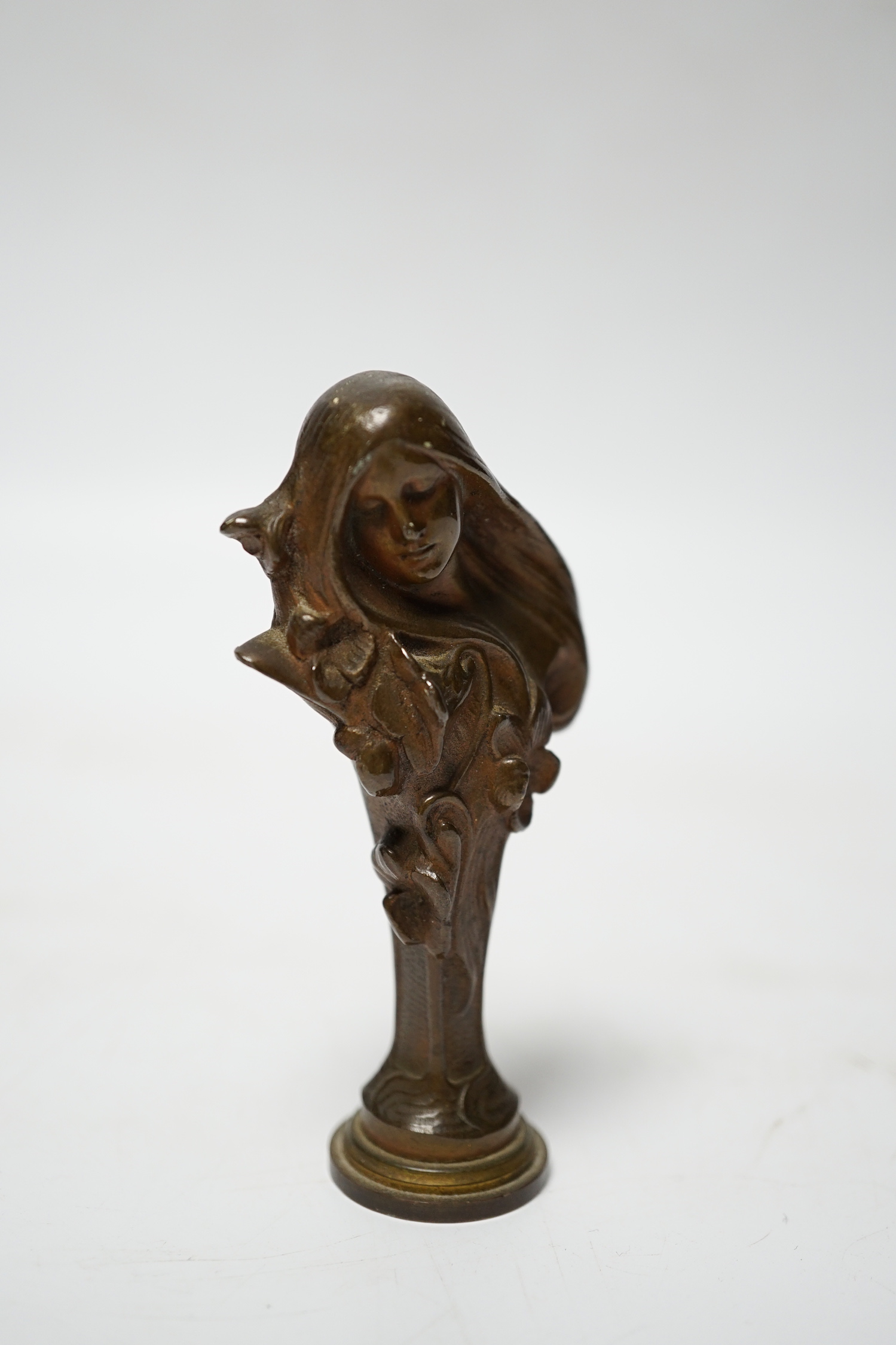 A small Art Nouveau figural bronze desk seal, 8.5cm high
